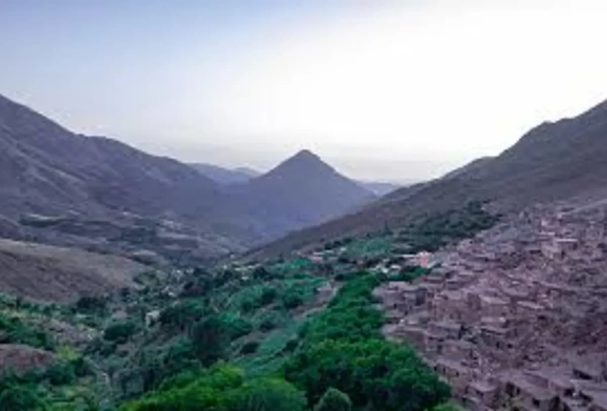 Tizi n'Tamatert Balcony Path to Tachedirt — One-Day High Atlas Trek - Image 2